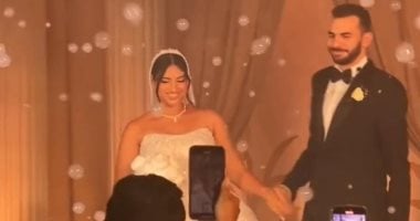 فرحة بيومي فؤاد.. زفاف نجله بحضور الأهل والأصدقاء ونجوم الفن (فيديو وصور) فرحة بيومي فؤاد.. زفاف نجله بحضور الأهل والأصدقاء ونجوم الفن (فيديو وصور)