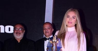 نيكول سابا تهدى تكريمها بمهرجان الغردقة للزعيم عادل إمام نيكول سابا تهدى تكريمها بمهرجان الغردقة للزعيم عادل إمام