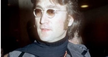 عرض نظارات عازف فرقة البيتلز جون لينون الشمسية للبيع بـ400 ألف دولار