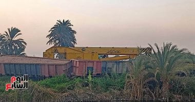 ونش عملاق لرفع آثار حادث قطار البضائع فى بنى سويف.. فيديو وصور ونش عملاق لرفع آثار حادث قطار البضائع فى بنى سويف.. فيديو وصور