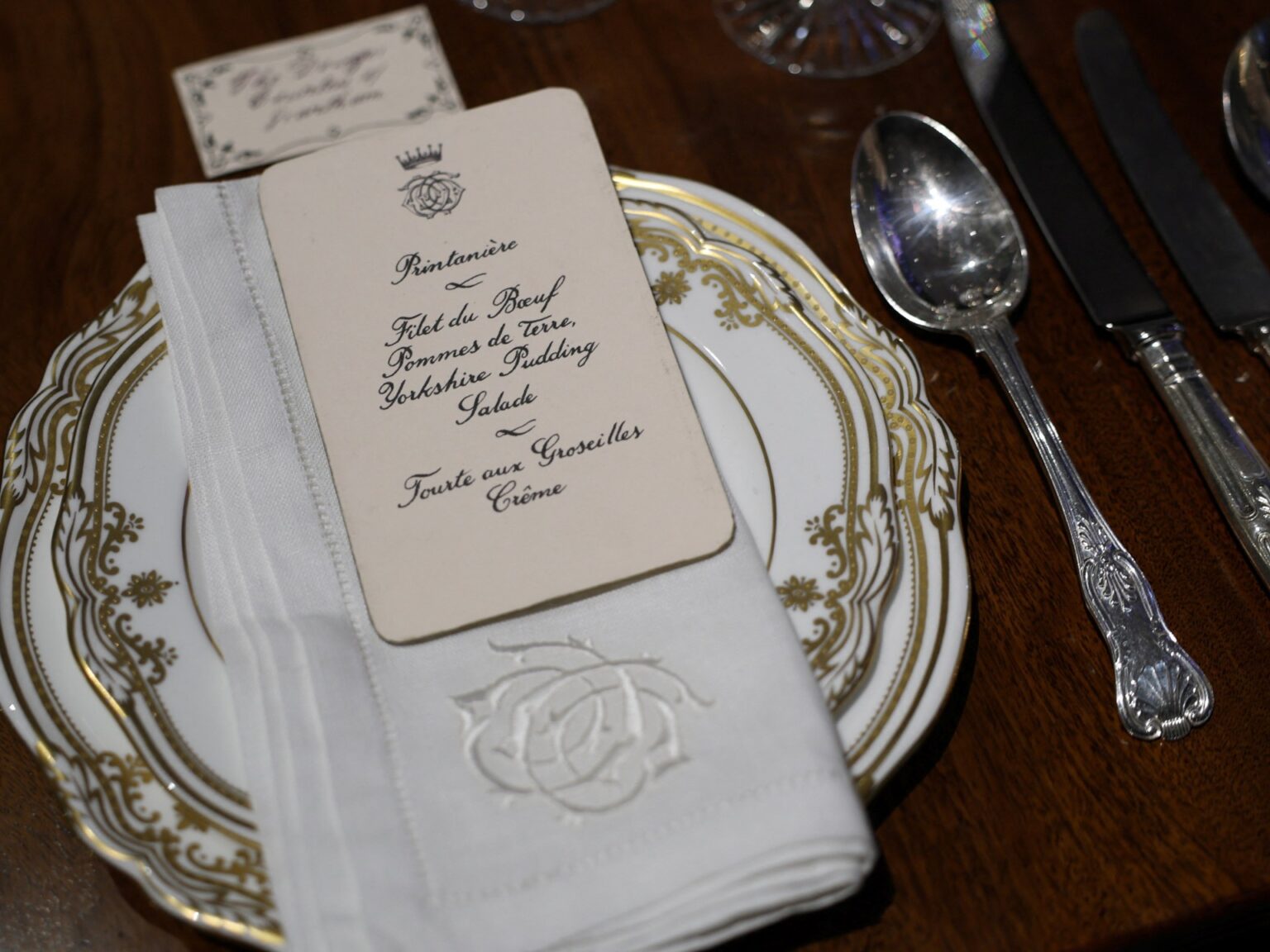 بيع مقتنيات من مسلسل “داونتون آبي” في مزاد بأكثر من مليوني دولار | فن بيع مقتنيات من مسلسل "داونتون آبي" في مزاد بأكثر من مليوني دولار | فن