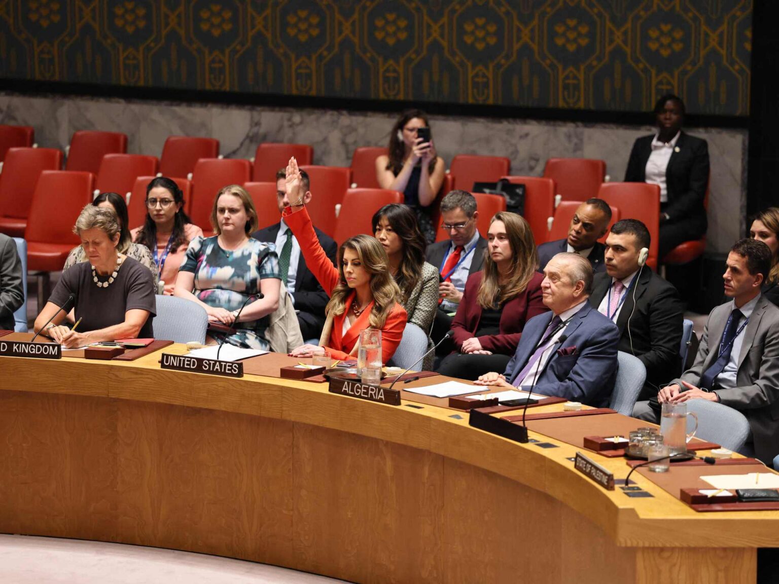 واشنطن تجهض مشروع قرار يدعو لوقف الحرب وإيصال المساعدات لغزة | أخبار