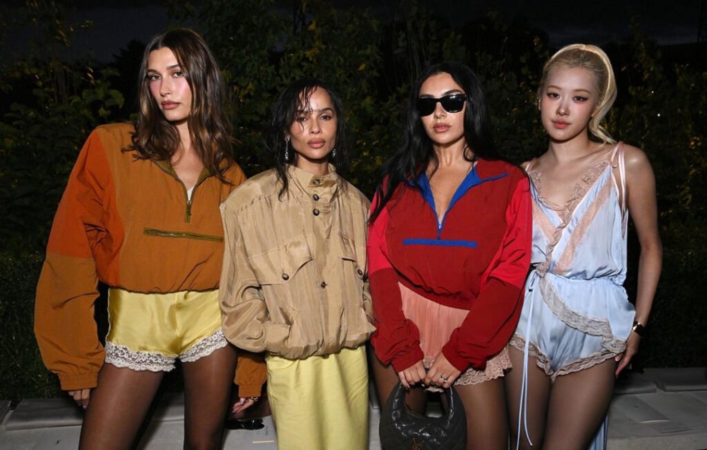 250929 Rosé W/ Charli XCX ، Hailey Bieber & Zoë Kravitz @ Saint Laurent Paris Week