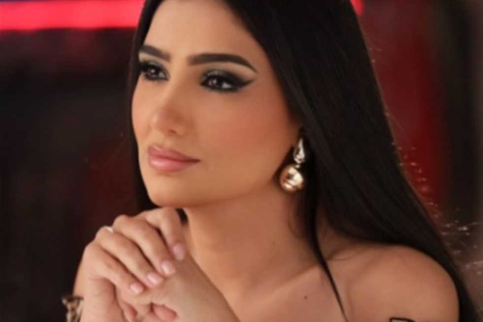 مي عمر تهاجم فنانًا شهيرًا: «كان بيتريق على التريندات ودلوقتي فرحان بنفسه» مي عمر تهاجم فنانًا شهيرًا: «كان بيتريق على التريندات ودلوقتي فرحان بنفسه»