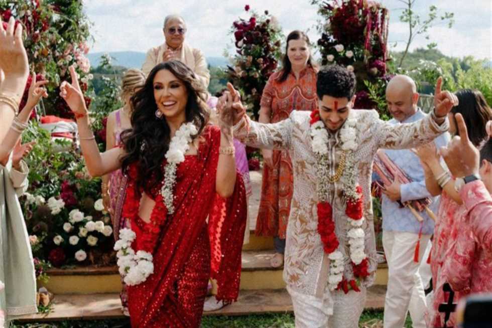 سرقة حذاء العريس.. أغرب طقوس الأفراح في الهند بعد زفاف مينا مسعود وإميلي شاه سرقة حذاء العريس.. أغرب طقوس الأفراح في الهند بعد زفاف مينا مسعود وإميلي شاه