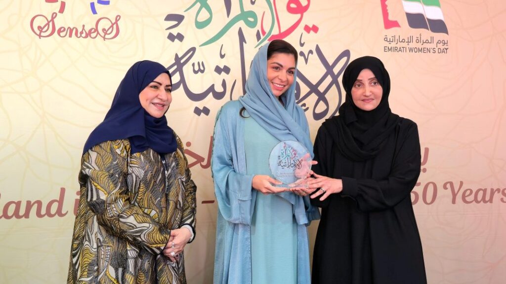 مركز «سنسز» يحتفل بيوم المرأة الإماراتية