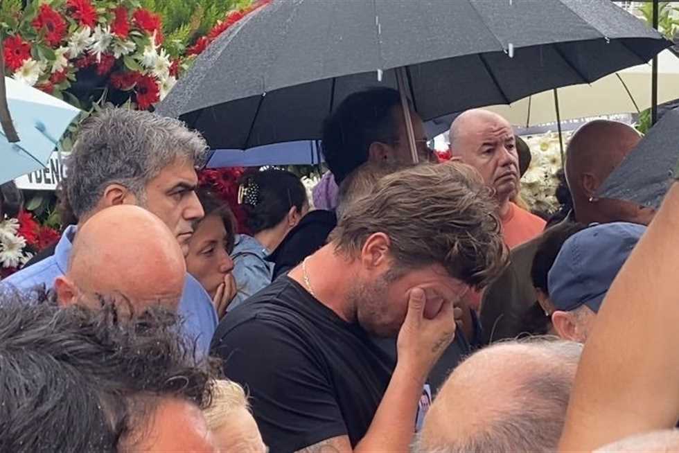 بعد 30 يوماً من البحث.. تشييع جثمان خالد يوكاي صديق بطل «العشق الممنوع» إلى مثواه الأخير بعد 30 يوماً من البحث.. تشييع جثمان خالد يوكاي صديق بطل «العشق الممنوع» إلى مثواه الأخير