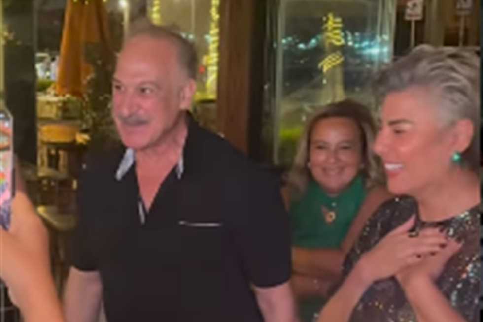 ترحاب واسع بأول ظهور للمخرج عمر زهران في احتفال عيد ميلاد مفيدة شيحة (فيديو)