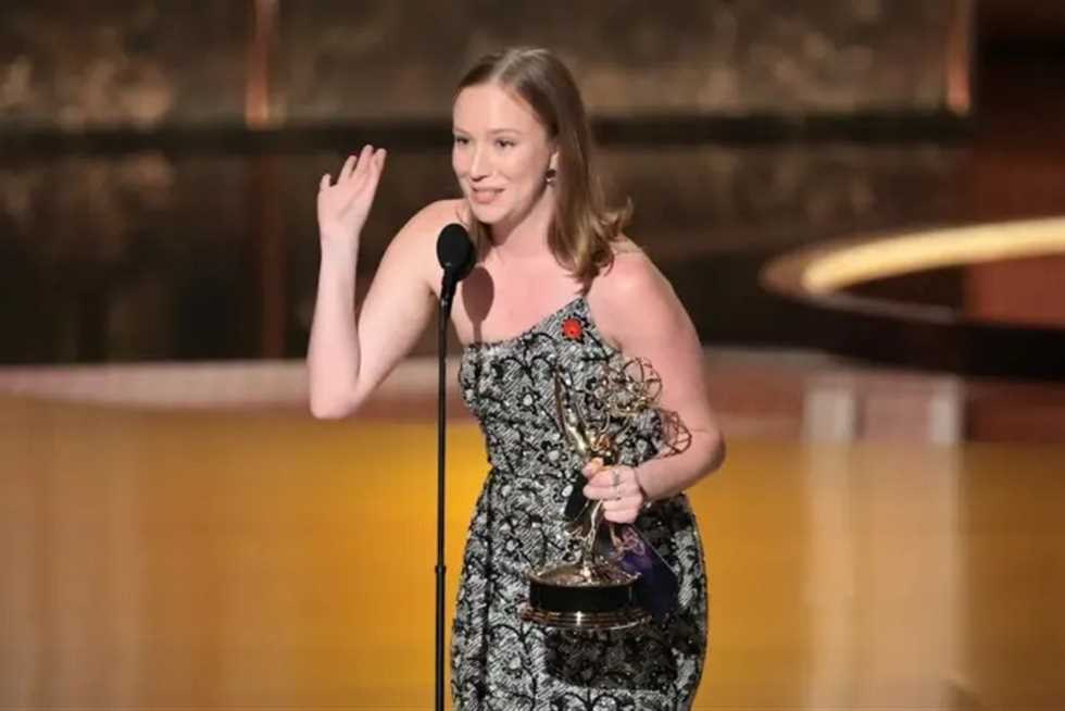 يهودية مشهورة بأدوار الكوميديا.. 15 معلومة عن الممثلة هانا إينبيندر التي هتفت «حرّروا فلسطين» يهودية مشهورة بأدوار الكوميديا.. 15 معلومة عن الممثلة هانا إينبيندر التي هتفت «حرّروا فلسطين»