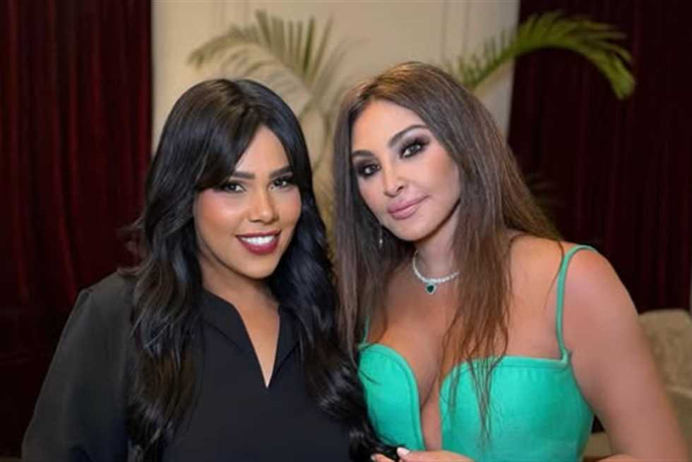 بخسارة وزن ملحوظة.. شيماء سيف تخطف الأنظار برفقة إليسا بخسارة وزن ملحوظة.. شيماء سيف تخطف الأنظار برفقة إليسا