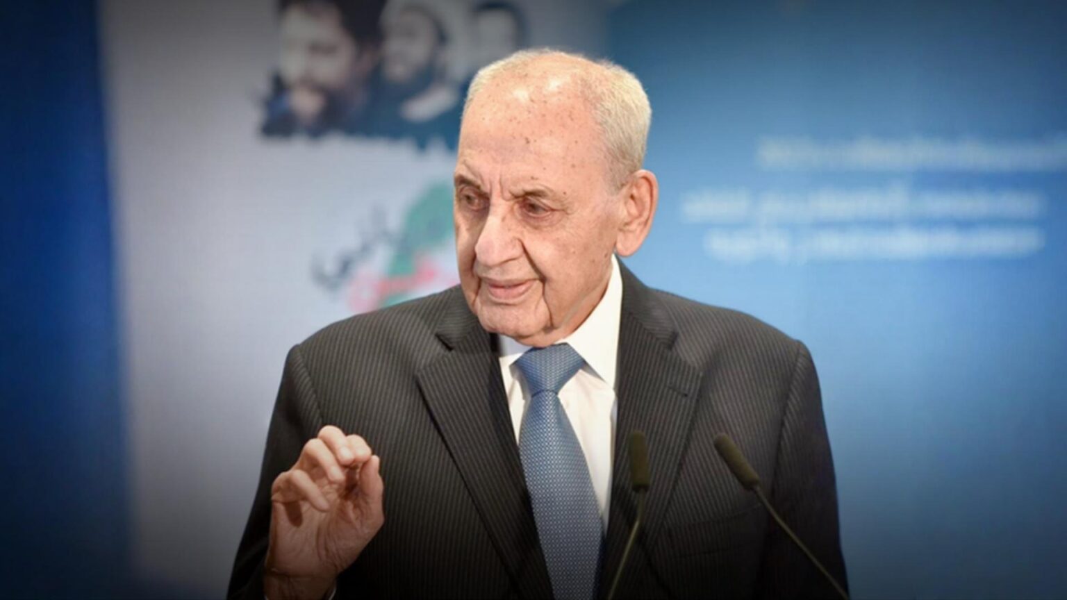 بري يقطع الطريق على الشارع بري يقطع الطريق على الشارع