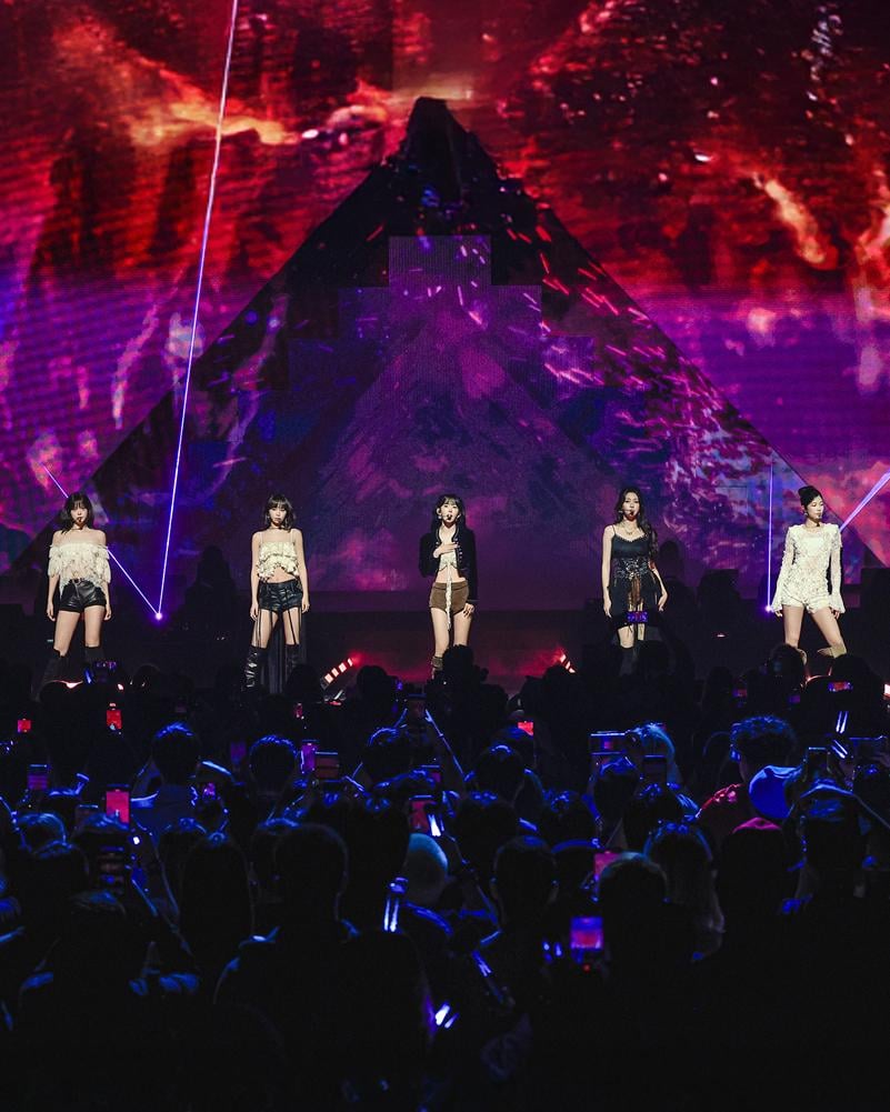 Le Sserafim "Easy Crazy Hot" مراجعة حفل سياتل