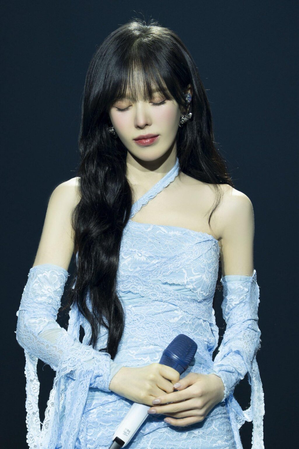 Wendy (Red Velvet) – 2025 1st World Tour: W: ealive in USA (Teaser Image 2) Wendy (Red Velvet) - 2025 1st World Tour: W: ealive in USA (Teaser Image 2)