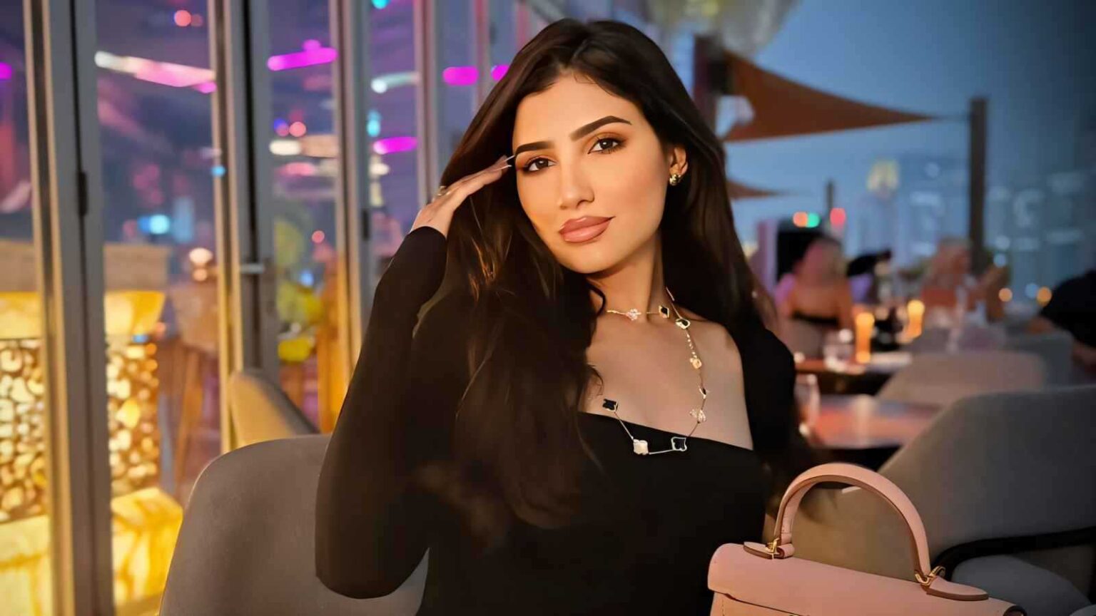 آخرهن مي عمر.. نجمات عربيات ضمن قائمة أجمل 100 وجه في العالم footer-banner