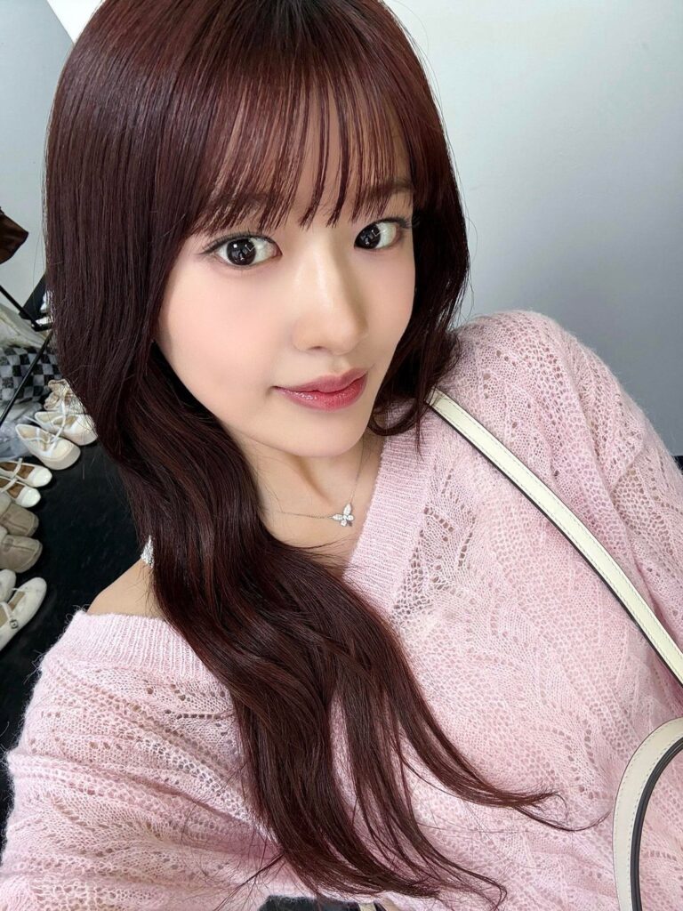 250930 ive تحديث Twitter الرسمي مع Yujin - Netflix Crime Scene Zero الانتهاء 💕