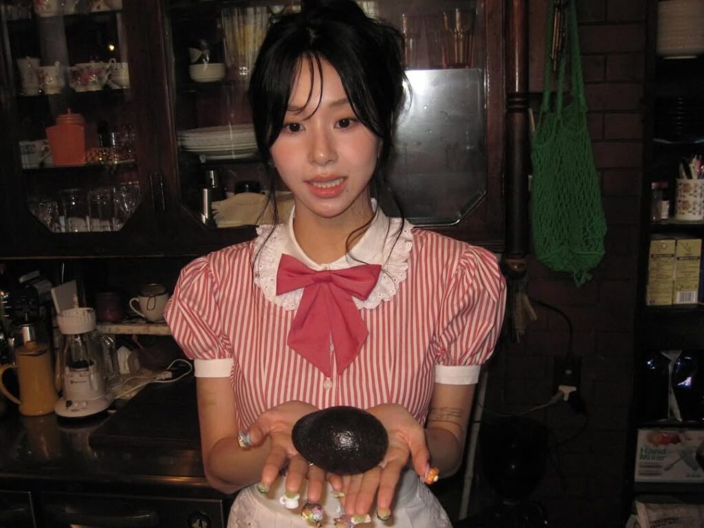 250929 تحديث Chaeyoung Instagram - "دعنا نسميها الفراولة ، التوت"