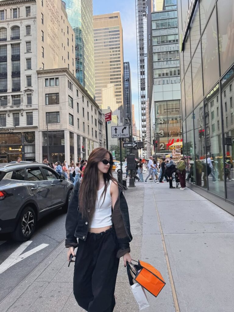 250903 Kazuha Instagram Update Feat. كيم تشايون