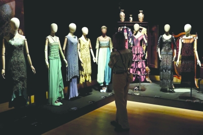 مزاد على قطع استُخدمت في مسلسل “داونتون آبي” مزاد على قطع استُخدمت في مسلسل "داونتون آبي"