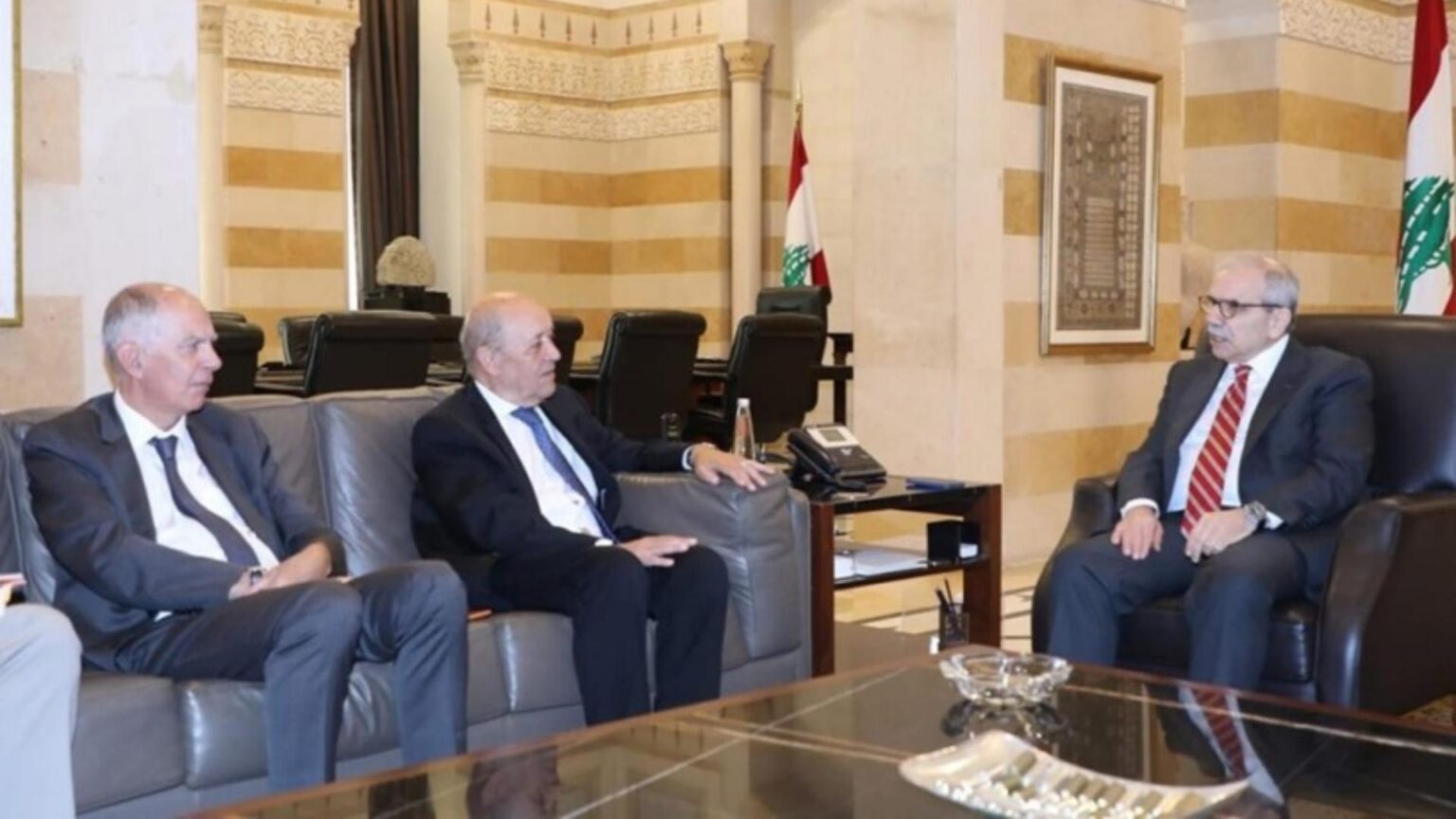 لودريان أعاد رسم خطوط حمراء جديدة