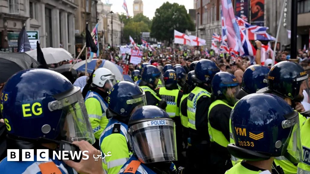 مظاهرات ضخمة بقيادة اليميني المتطرف تومي روبنسون في لندن، واحتجاجات مضادة مناهضة للعنصرية