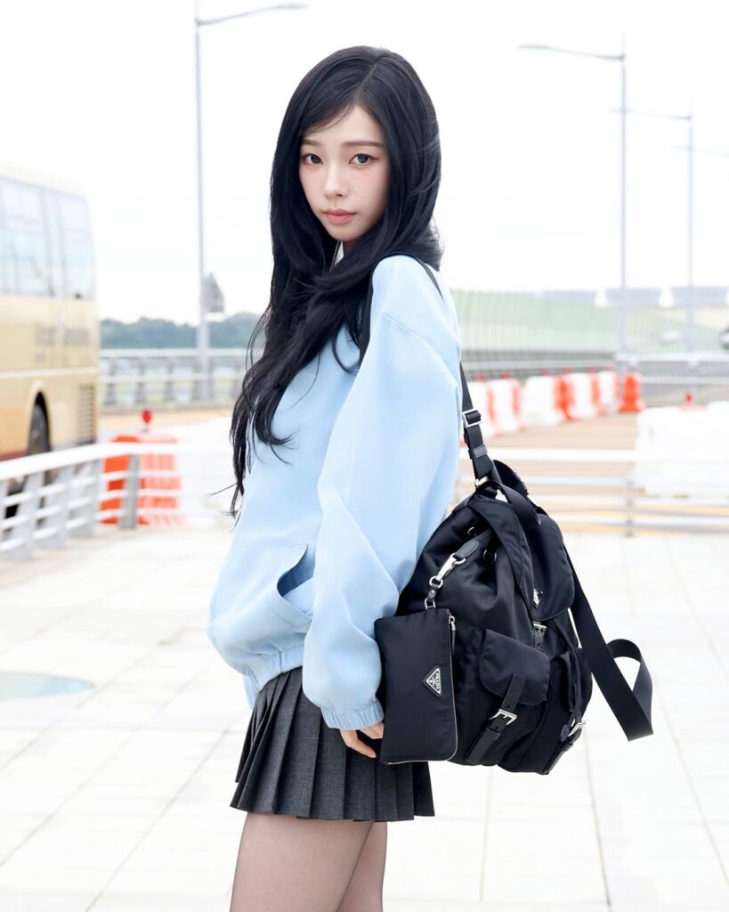 250924 تحديث برادا تويتر مع كارينا - سفيرة برادا كارينا سترفع إلى ميلانو في نظرة كاملة على Prada لحضور عرض أزياء Womenswear Prada SS26.