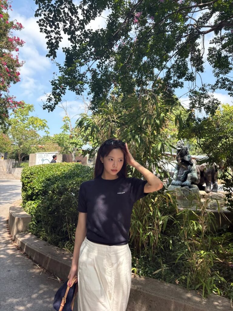 250910 Hong Eunchae Instagram Update Feat. كيم تشايون ، مياواكي ساكورا وكازوها