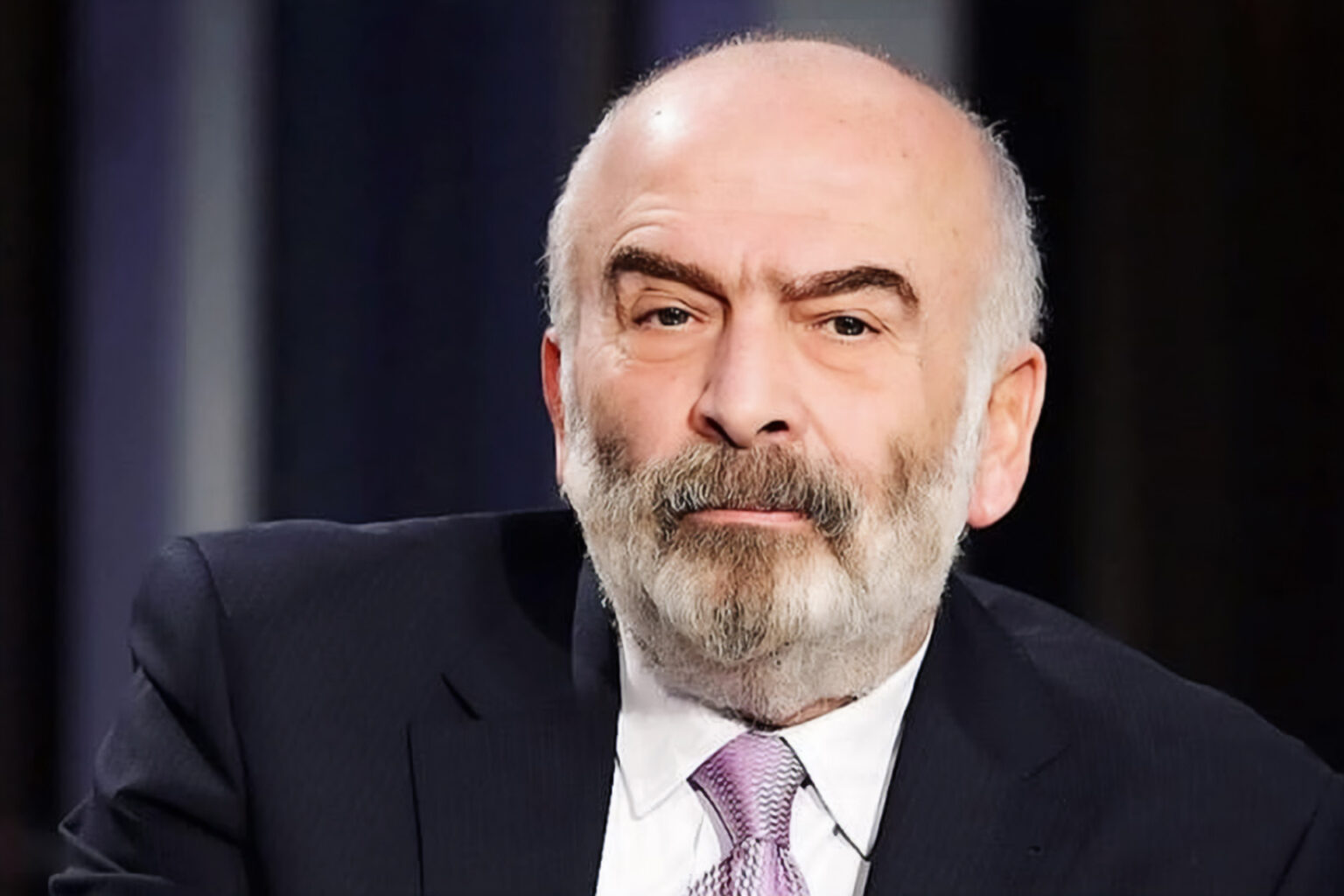 جدل الفصحى.. الممثل السوري سلوم حداد يعتذر للمصريين بعد تصريحات أثارت الغضب | فن جدل الفصحى.. الممثل السوري سلوم حداد يعتذر للمصريين بعد تصريحات أثارت الغضب | فن