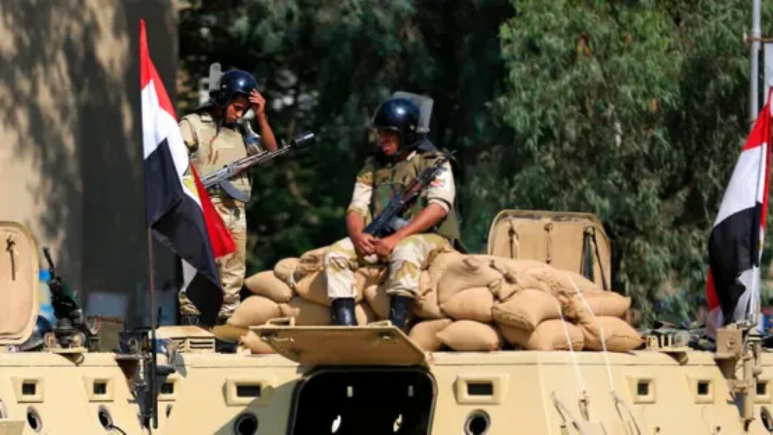 قواعد هجومية ومنشآت تحت الأرض... ماذا يحصل في سيناء؟