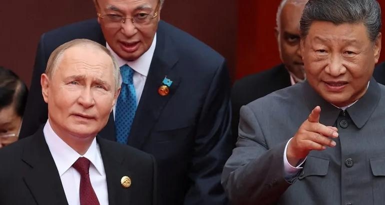 ميكروفون مفتوح... كشف محادثة سرية بين رئيسين!