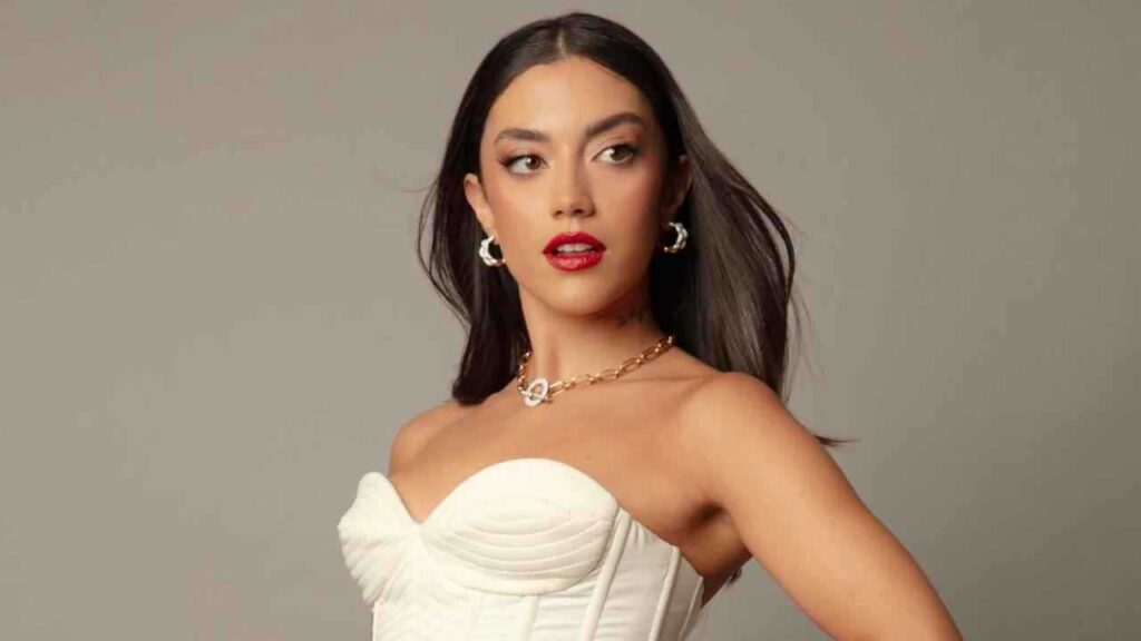 السجن 10 سنوات لمعلمة اعتدت جنسيا على طالب