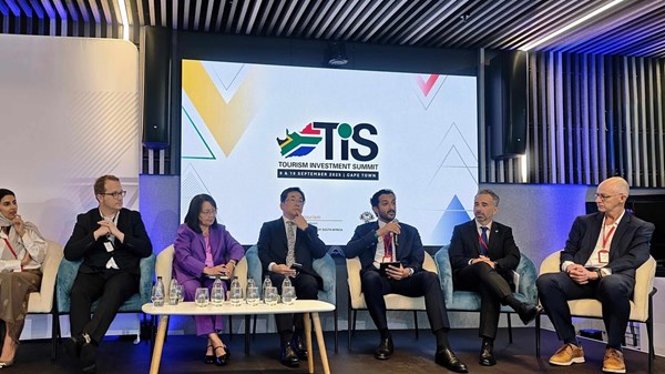 الإمارات تشارك في”قمة الاستثمار السياحي الأفريقية” بجنوب أفريقيا الإمارات تشارك في"قمة الاستثمار السياحي الأفريقية" بجنوب أفريقيا