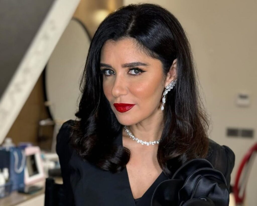 بعد تكريمها.. غادة عادل تكشف سبب بكائها وتعترف: ابني عبد الله سندي ودائمًا جنبي بعد تكريمها.. غادة عادل تكشف سبب بكائها وتعترف: ابني عبد الله سندي ودائمًا جنبي