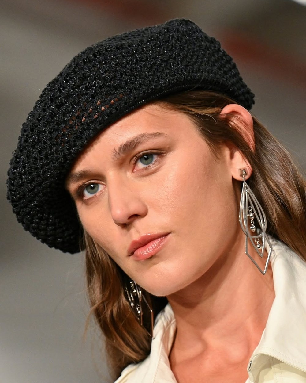 لمسات جمالية عصرية من اليوم الأول لأسبوع نيويورك للموضة