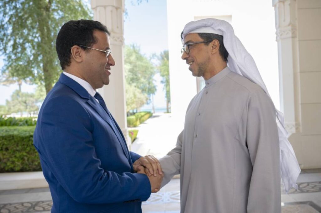 رئيس الدولة يتلقى رسالة خطية من الرئيس الموريتاني تسلمها منصور بن زايد Al Bayan