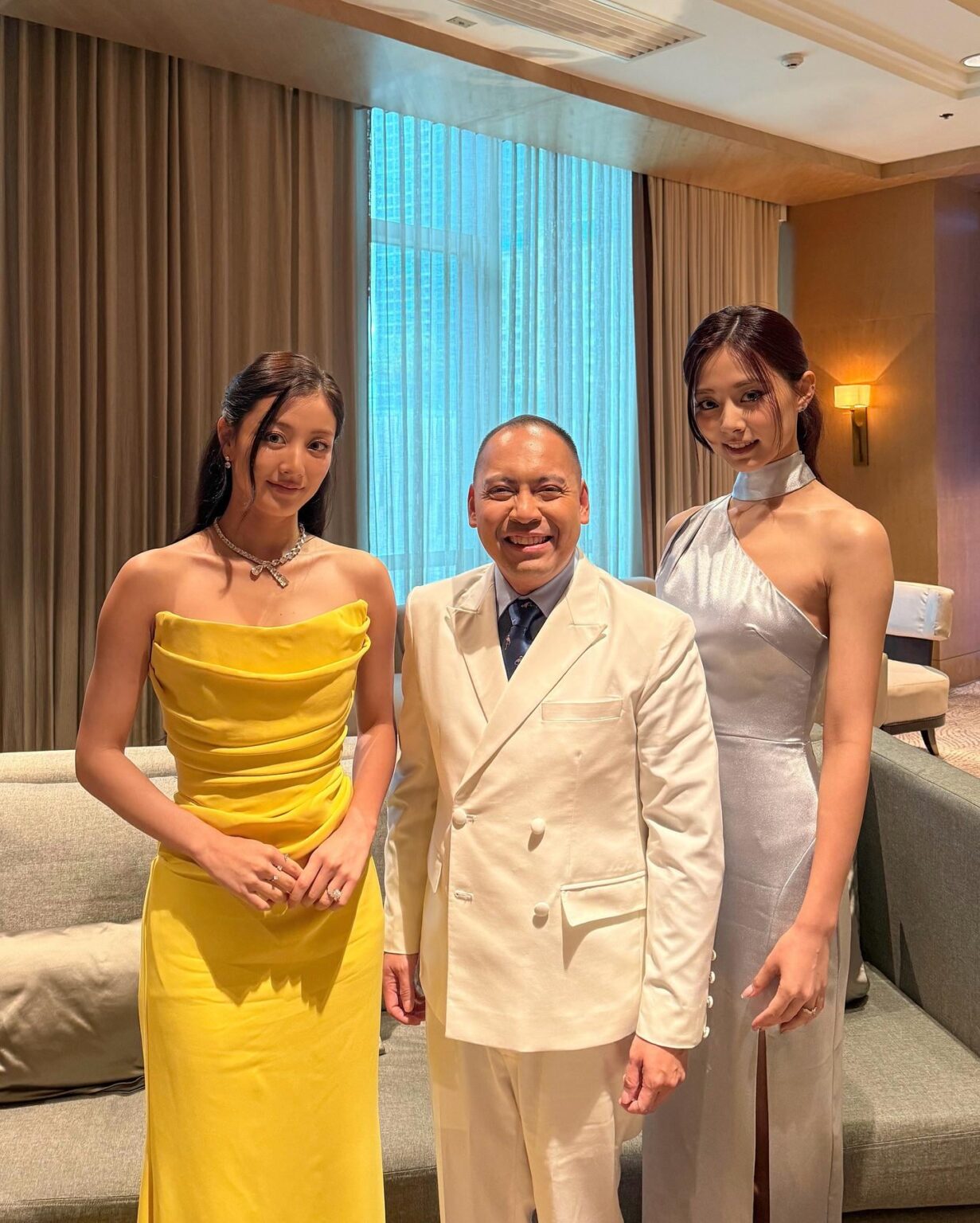 250921 تحديث Dennis Perez Instagram - Tzuyu و Jihyo هنا! شكرا لك على فرحة فلبينية مرة واحدة! الفلبين بوند يسعدني أن ترحب بك في مانيلا. 🩵💛