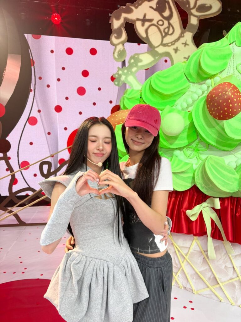 250914 Twitter Update - إنهاء الأسبوع مع Chaeyoung 🍓 مع onces الجميلة وزيارة مفاجئة من Tzuyu! لا شيء سوى الابتسامات في inkigayo 🍀