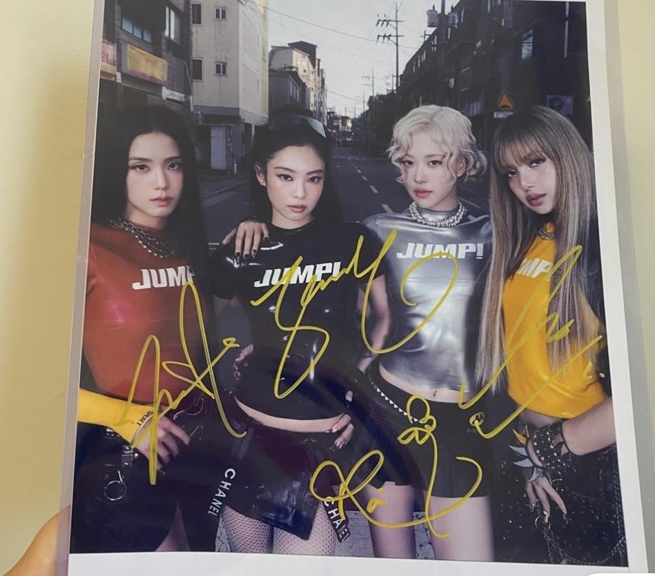 250907 أصالة توقيعه؟