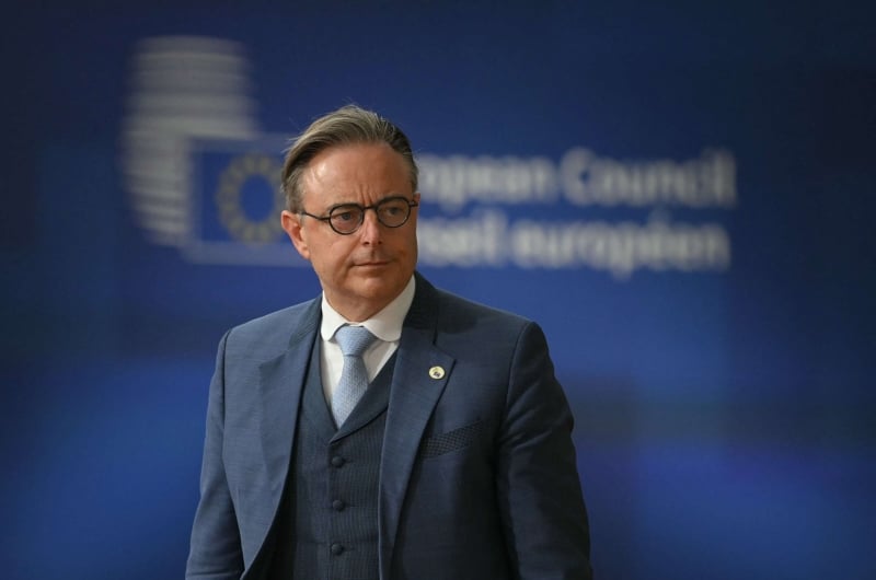 رئيس وزراء بلجيكا يحضر حفلا لقائد أوركسترا إسرائيلي بعد إلغاء دعوته إلى مهرجان موسيقي