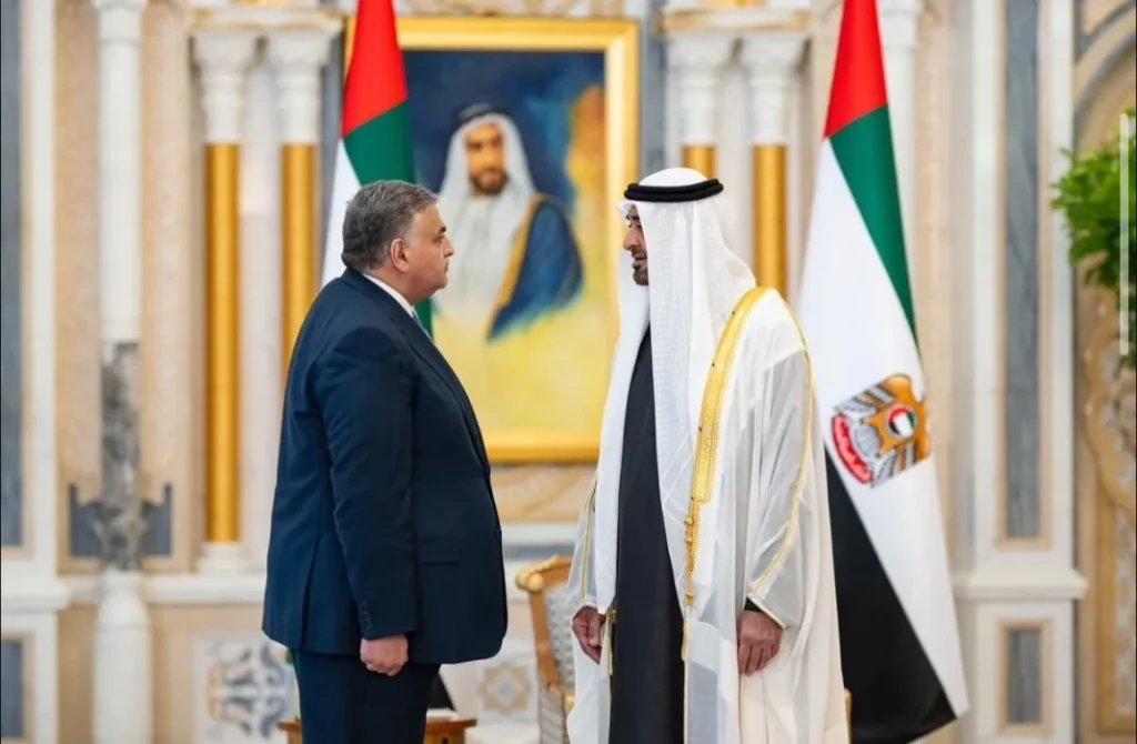 السفير القطارنة يسلم وثائق اعتماده لدولة الإمارات