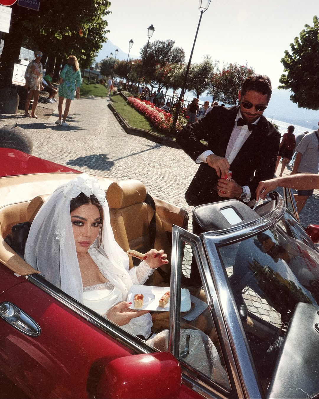 هيفاء وهبي في تصوير اغنية توأم حياتي مع عريسها ببحيرة كومو الايطالية (انستغرام)