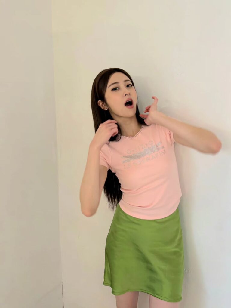 250906 تحديث Huh Unijin Instagram (الفذ. Miyawaki Sakura & Danielle Guizio (مؤسس "Guizio")