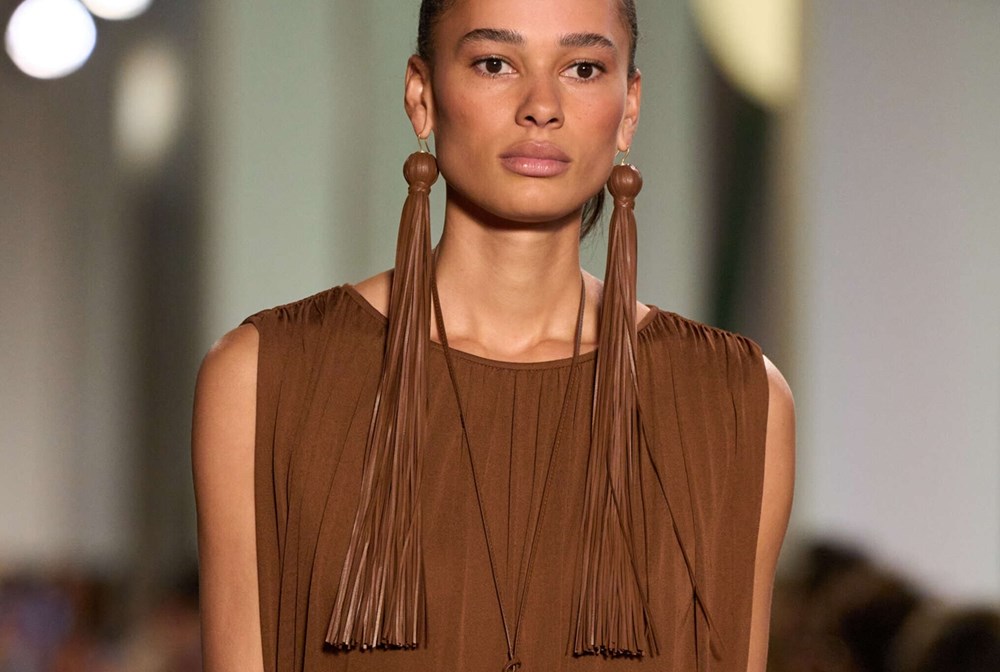 لمسات جمالية عصرية من اليوم الأول لأسبوع نيويورك للموضة