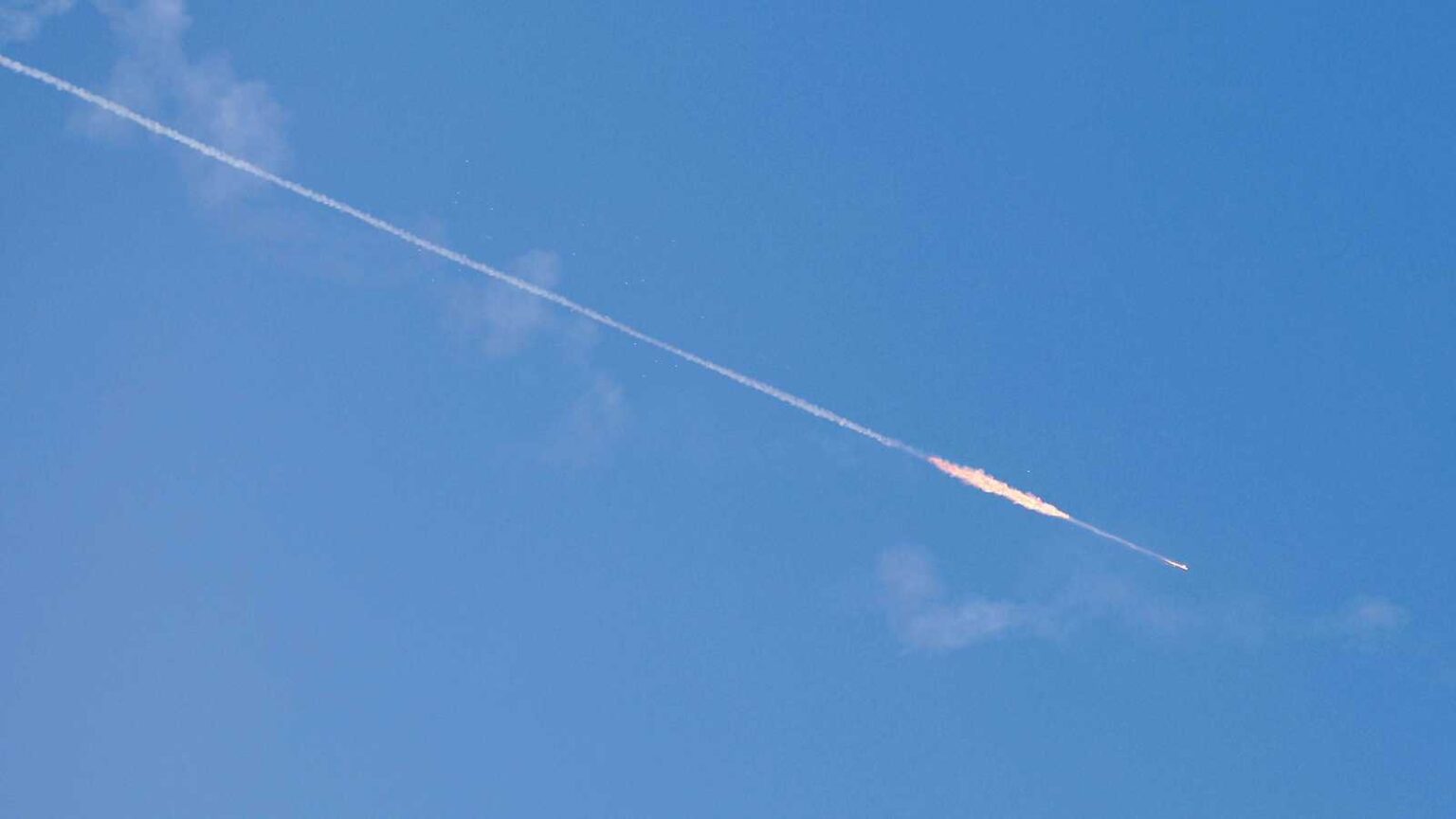 الحرس الثوري الإيراني يجري اختبارا على “صاروخ متقدم” (فيديو) قادة أوروبا في واشنطن.. رسالة وحدة أم تجنب للتهميش؟