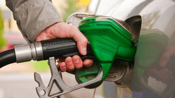 «قد تكون الأخيرة».. موعد اجتماع لجنة تسعير الوقود لتحديد مصير أسعار البنزين والسولار «قد تكون الأخيرة».. موعد اجتماع لجنة تسعير الوقود لتحديد مصير أسعار البنزين والسولار