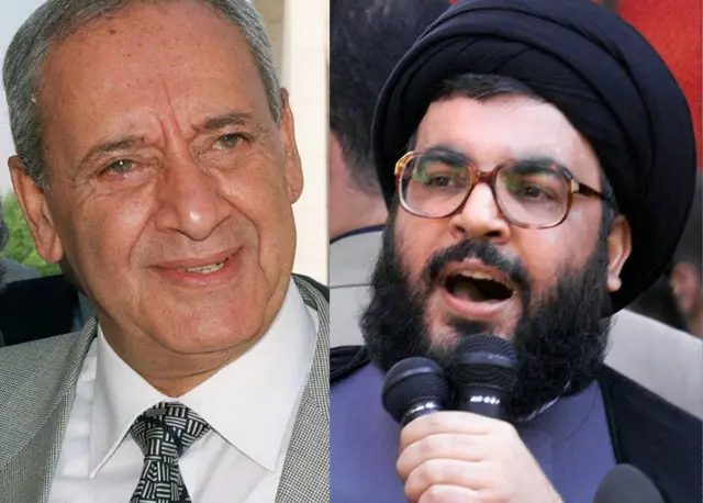 إلى اليمين صورة لحسن نصر الله يتحدث عبر الميكرفون وإلى اليسار صورة لنبيه بري 