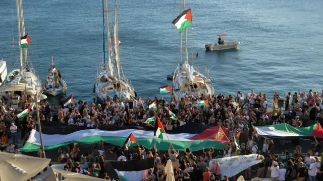 من المشاركين في قافلة الصمود