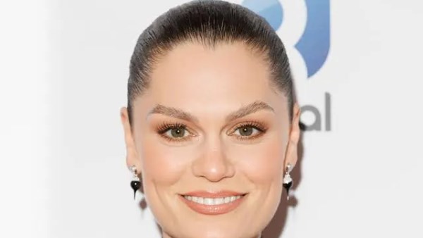 بسبب مرضها بسرطان الثدي.. فنانة شهيرة تقرر إلغاء حفلاتها بسبب مرضها بسرطان الثدي.. فنانة شهيرة تقرر إلغاء حفلاتها