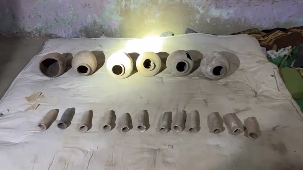 وصلوا للكنز .. 5 أشخاص ينقبون عن الآثار أسفل منزل بالبدرشين وصلوا للكنز .. 5 أشخاص ينقبون عن الآثار أسفل منزل بالبدرشين