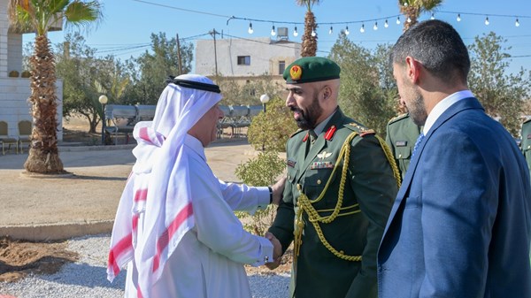 وفد وزارة الدفاع يقدم واجب العزاء في وفاة عواد محمد الخالدي أول رئيس لأركان القوات المسلحة الإماراتية وفد وزارة الدفاع يقدم واجب العزاء في وفاة عواد محمد الخالدي أول رئيس لأركان القوات المسلحة الإماراتية