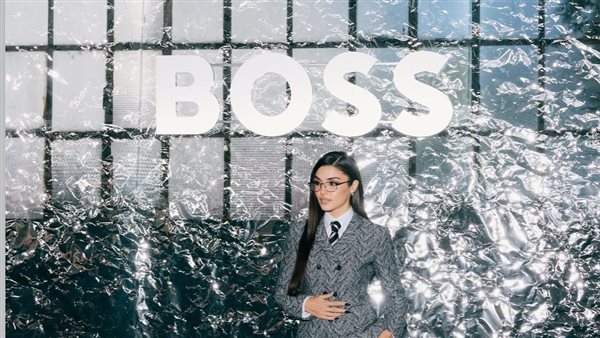 الممثلة التركية هاندا أرتشيل تخطف الأنظار بأسبوع ميلانو للموضة